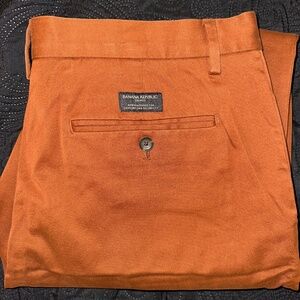 Chinos